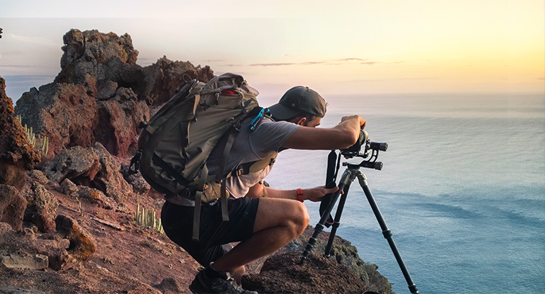 PROFESSIONAL TRIPOD