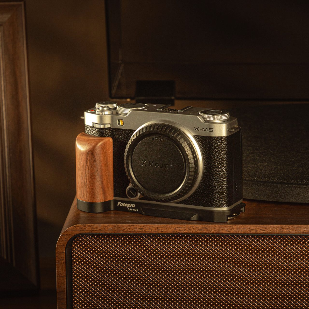 QAL-XM5 L-Bracket for Fujifilm X-M5 - Fotopro